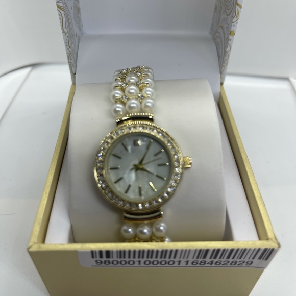 BNIB Charter Club Ladies Watch Pearl style - Picture 9 of 9